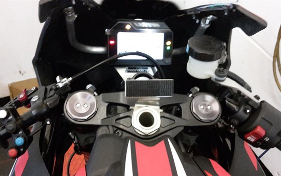 Umgebautes Motorrad Honda CBR1000RR Fireblade von Dino - Motorradtechnik - Bild 7 Umgebautes Motorrad Honda CBR1000RR Fireblade von Dino - Motorradtechnik - Bild 7