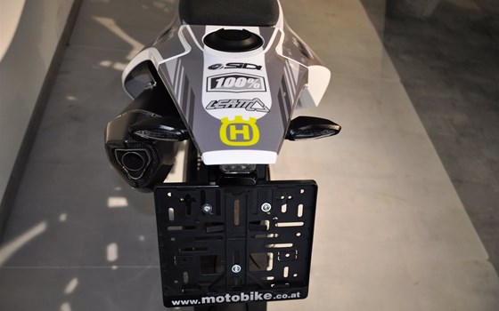 Umgebautes Motorrad Husqvarna 701 Supermoto von Motobike Handels GmbH - Bild 5