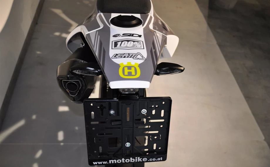 Umbgebautes Motorrad Husqvarna 701 Supermoto Bild 5: Umbgebautes Motorrad Husqvarna 701 Supermoto