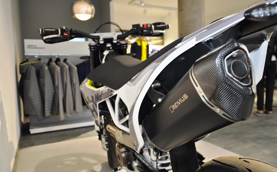 Umbgebautes Motorrad Husqvarna 701 Supermoto Bild 4: Umbgebautes Motorrad Husqvarna 701 Supermoto