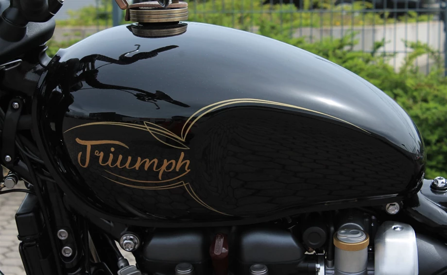 Umbgebautes Motorrad Triumph Bonneville Bobber Bild 13: Umbgebautes Motorrad Triumph Bonneville Bobber