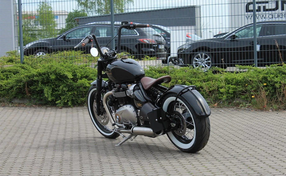 Umbgebautes Motorrad Triumph Bonneville Bobber Bild 14: Umbgebautes Motorrad Triumph Bonneville Bobber