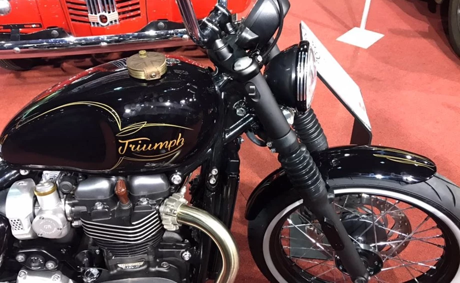 Umbgebautes Motorrad Triumph Bonneville Bobber Bild 21: Umbgebautes Motorrad Triumph Bonneville Bobber