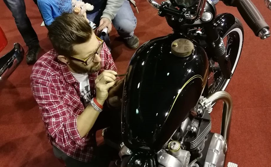 Umbgebautes Motorrad Triumph Bonneville Bobber Bild 23: Umbgebautes Motorrad Triumph Bonneville Bobber