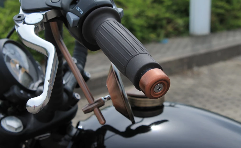 Umbgebautes Motorrad Triumph Bonneville Bobber Bild 6: Umbgebautes Motorrad Triumph Bonneville Bobber