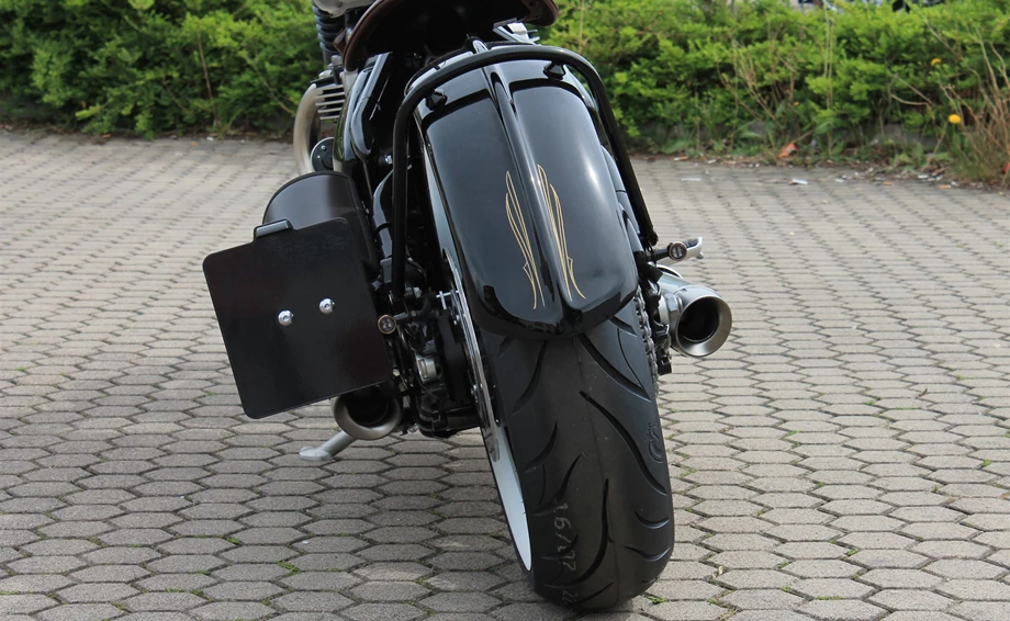 Umbgebautes Motorrad Triumph Bonneville Bobber Bild 8: Umbgebautes Motorrad Triumph Bonneville Bobber