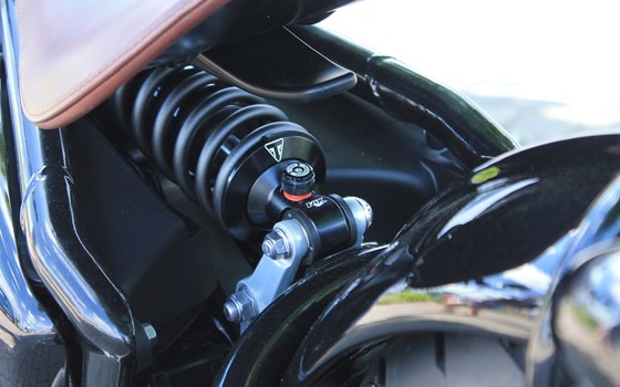 Umgebautes Motorrad Triumph Bonneville Bobber von Stärker-Profil GmbH - Bild 1 Umgebautes Motorrad Triumph Bonneville Bobber von Stärker-Profil GmbH - Bild 1