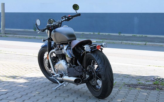 Umgebautes Motorrad Triumph Bonneville Bobber von Stärker-Profil GmbH - Bild 2 Umgebautes Motorrad Triumph Bonneville Bobber von Stärker-Profil GmbH - Bild 2