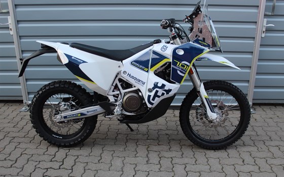 Umgebautes Motorrad Husqvarna 701 Enduro von Bräuer Motorradsport KG - Bild 1 Umgebautes Motorrad Husqvarna 701 Enduro von Bräuer Motorradsport KG - Bild 1