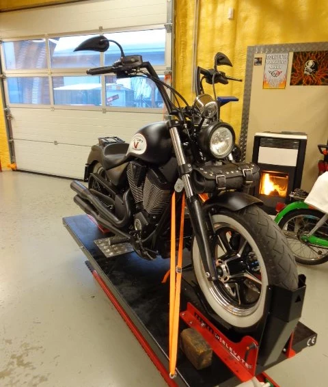 Umbgebautes Motorrad Victory High-Ball Bild 3: Umbgebautes Motorrad Victory High-Ball