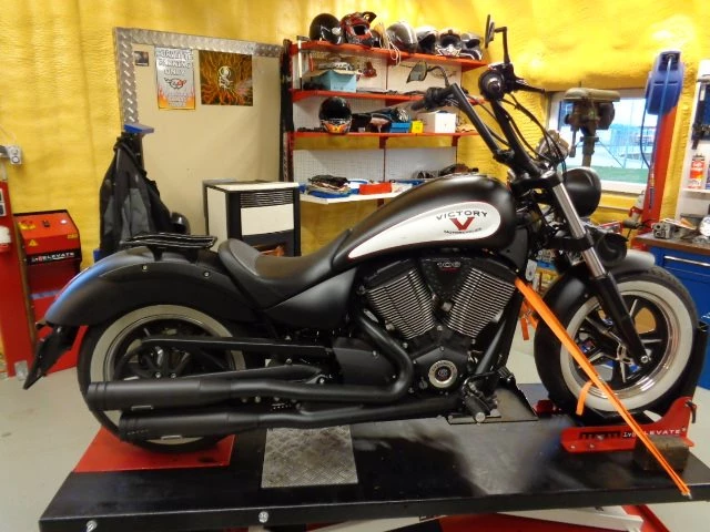 Umbgebautes Motorrad Victory High-Ball Bild 2: Umbgebautes Motorrad Victory High-Ball