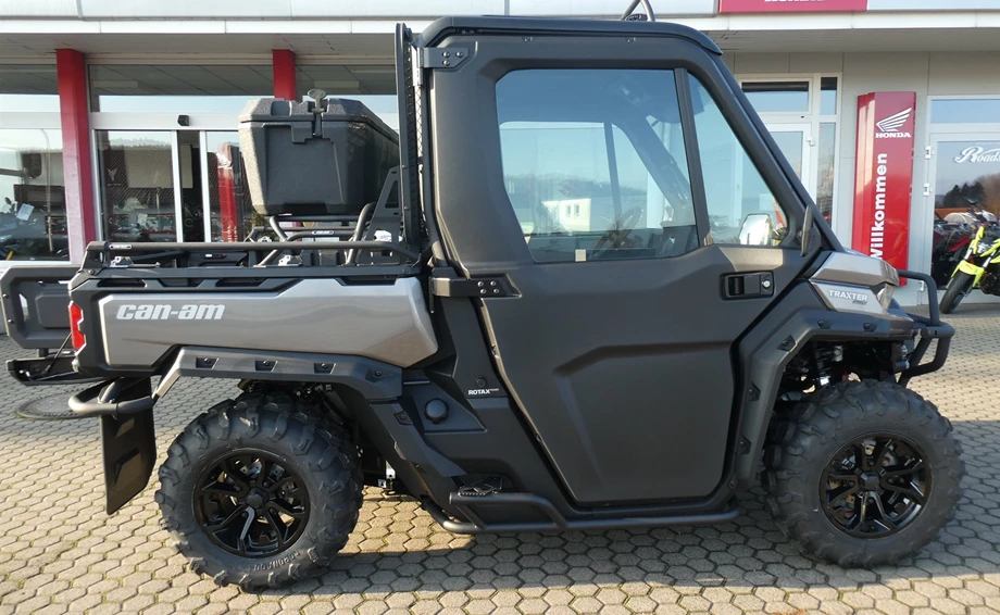Umbgebautes Motorrad Can-Am Traxter Pro Bild 7: Umbgebautes Motorrad Can-Am Traxter Pro