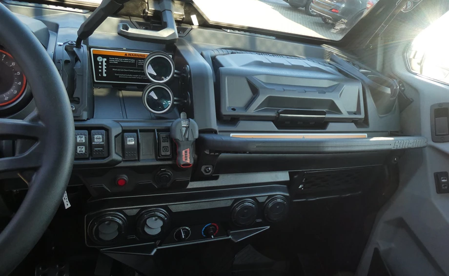 Umbgebautes Motorrad Can-Am Traxter Pro Bild 14: Umbgebautes Motorrad Can-Am Traxter Pro