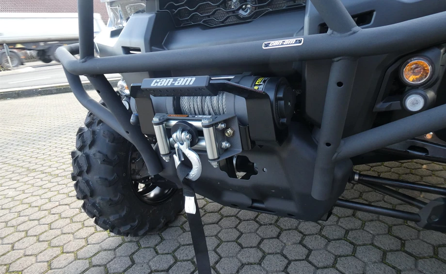 Umbgebautes Motorrad Can-Am Traxter Pro Bild 11: Umbgebautes Motorrad Can-Am Traxter Pro