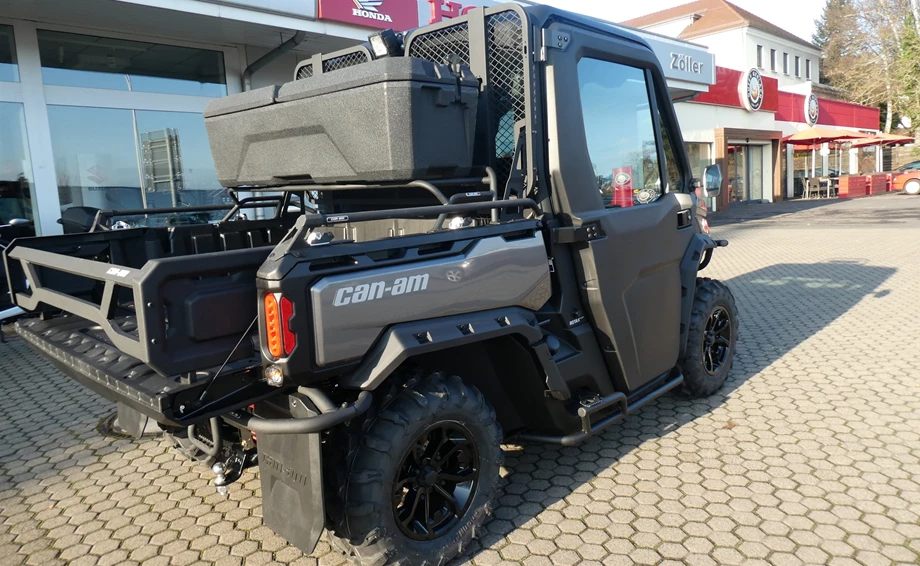 Umbgebautes Motorrad Can-Am Traxter Pro Bild 6: Umbgebautes Motorrad Can-Am Traxter Pro