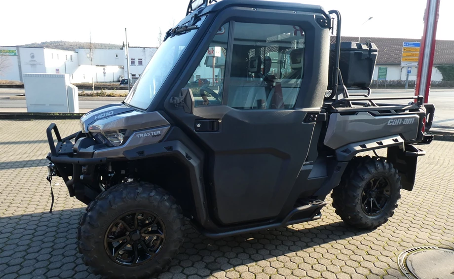 Umbgebautes Motorrad Can-Am Traxter Pro Bild 2: Umbgebautes Motorrad Can-Am Traxter Pro