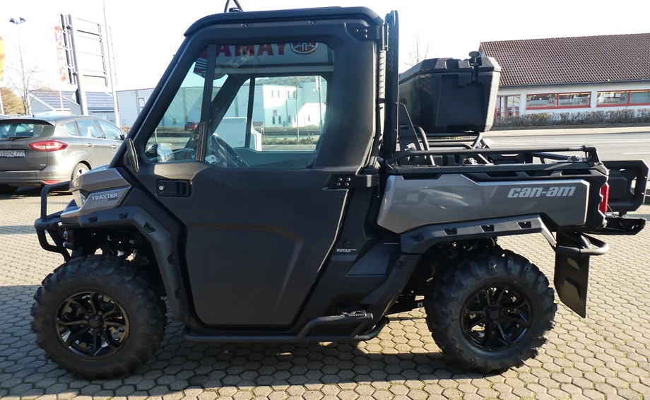 Umbgebautes Motorrad Can-Am Traxter Pro Bild 3: Umbgebautes Motorrad Can-Am Traxter Pro