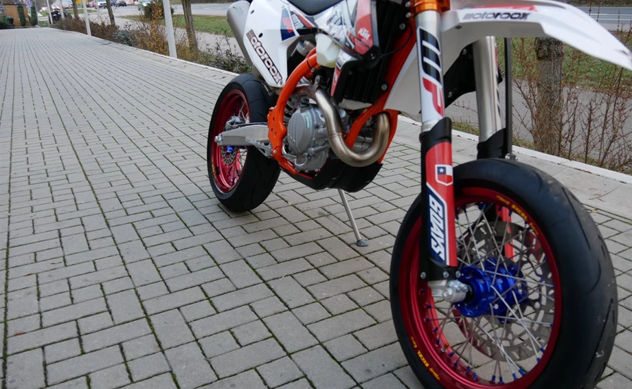 Umbgebautes Motorrad KTM 500 EXC-F SIX DAYS Bild 6: Umbgebautes Motorrad KTM 500 EXC-F SIX DAYS