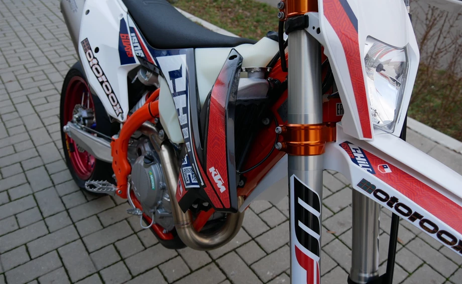 Umbgebautes Motorrad KTM 500 EXC-F SIX DAYS Bild 7: Umbgebautes Motorrad KTM 500 EXC-F SIX DAYS