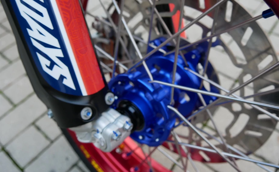 Umbgebautes Motorrad KTM 500 EXC-F SIX DAYS Bild 8: Umbgebautes Motorrad KTM 500 EXC-F SIX DAYS