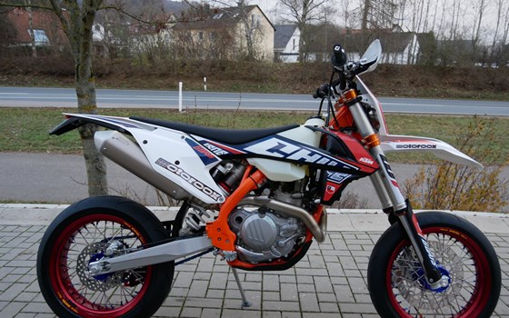 Umgebautes Motorrad KTM 500 EXC-F SIX DAYS von motoroox GmbH - Bild 2 Umgebautes Motorrad KTM 500 EXC-F SIX DAYS von motoroox GmbH - Bild 2
