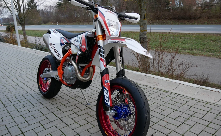 Umbgebautes Motorrad KTM 500 EXC-F SIX DAYS Bild 4: Umbgebautes Motorrad KTM 500 EXC-F SIX DAYS