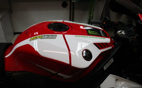 Umgebautes Motorrad Yamaha R1 von GSN Motorraeder - Bild 5 Umgebautes Motorrad Yamaha R1 von GSN Motorraeder - Bild 5