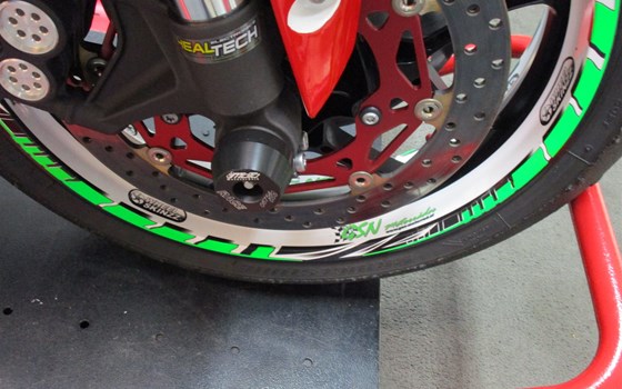 Umgebautes Motorrad Yamaha R1 von GSN Motorraeder - Bild 18 Umgebautes Motorrad Yamaha R1 von GSN Motorraeder - Bild 18