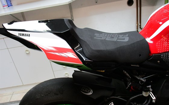 Umgebautes Motorrad Yamaha R1 von GSN Motorraeder - Bild 4 Umgebautes Motorrad Yamaha R1 von GSN Motorraeder - Bild 4