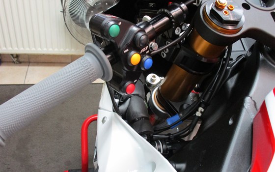 Umgebautes Motorrad Yamaha R1 von GSN Motorraeder - Bild 7 Umgebautes Motorrad Yamaha R1 von GSN Motorraeder - Bild 7