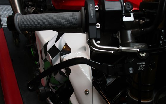 Umgebautes Motorrad Yamaha R1 von GSN Motorraeder - Bild 8 Umgebautes Motorrad Yamaha R1 von GSN Motorraeder - Bild 8