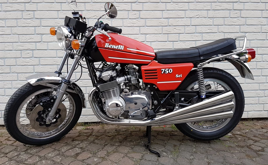 Umbgebautes Motorrad Benelli 750 Sei Bild 1: Umbgebautes Motorrad Benelli 750 Sei