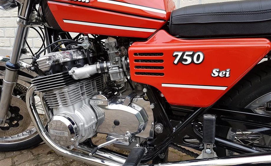 Umbgebautes Motorrad Benelli 750 Sei Bild 2: Umbgebautes Motorrad Benelli 750 Sei