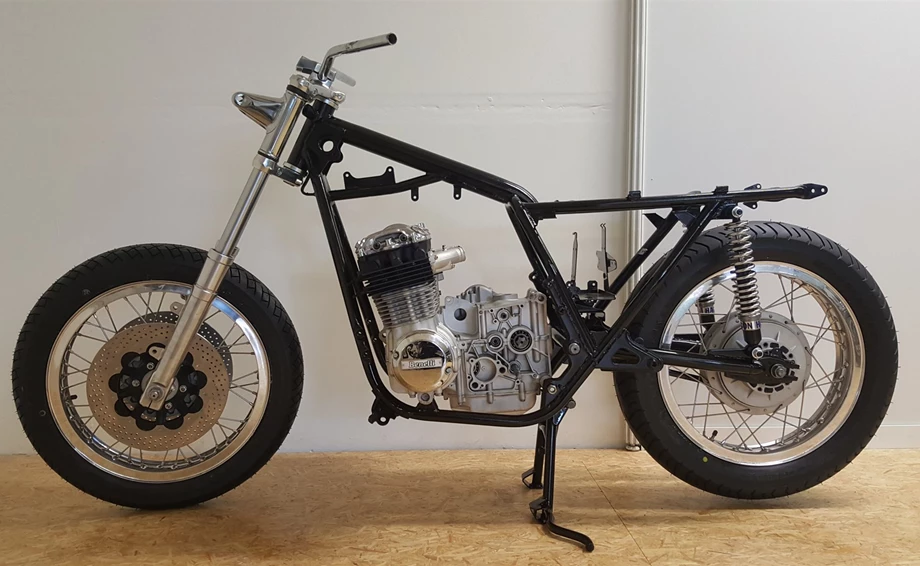 Umbgebautes Motorrad Benelli 750 Sei Bild 14: Umbgebautes Motorrad Benelli 750 Sei