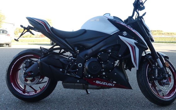 Umgebautes Motorrad Suzuki GSX-S1000 von Biker Stable GmbH & Co. KG - Bild 1 Umgebautes Motorrad Suzuki GSX-S1000 von Biker Stable GmbH & Co. KG - Bild 1
