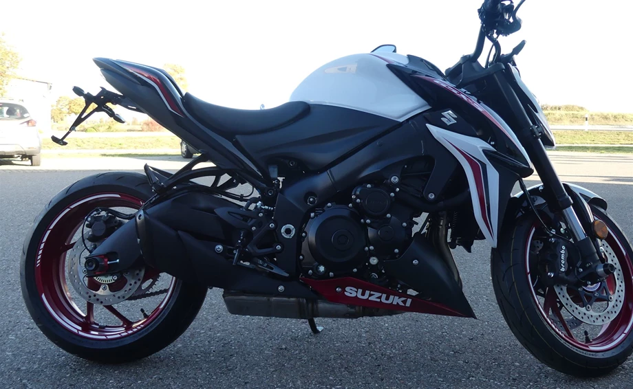 Umbgebautes Motorrad Suzuki GSX-S1000 Bild 1: Umbgebautes Motorrad Suzuki GSX-S1000