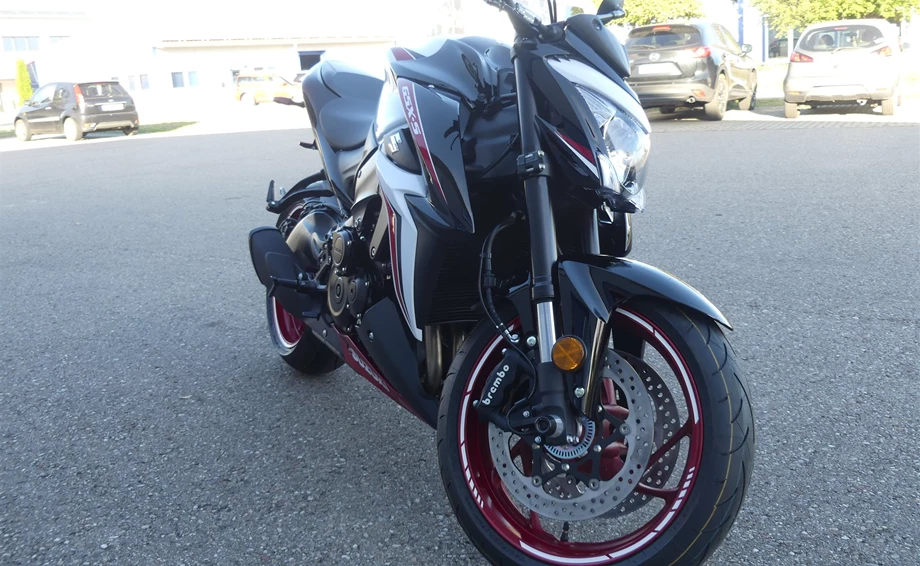 Umbgebautes Motorrad Suzuki GSX-S1000 Bild 2: Umbgebautes Motorrad Suzuki GSX-S1000