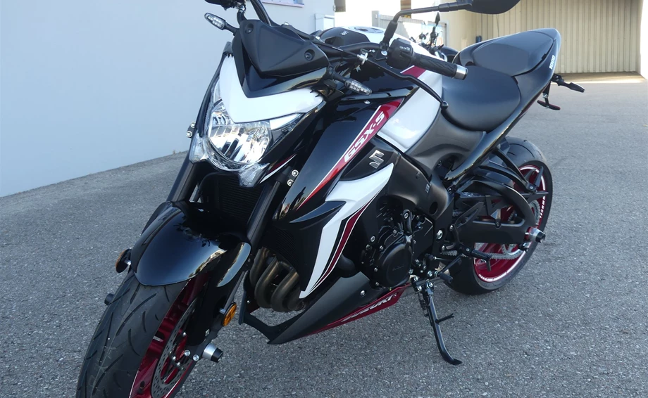 Umbgebautes Motorrad Suzuki GSX-S1000 Bild 4: Umbgebautes Motorrad Suzuki GSX-S1000