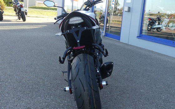 Umgebautes Motorrad Suzuki GSX-S1000 von Biker Stable GmbH & Co. KG - Bild 7 Umgebautes Motorrad Suzuki GSX-S1000 von Biker Stable GmbH & Co. KG - Bild 7