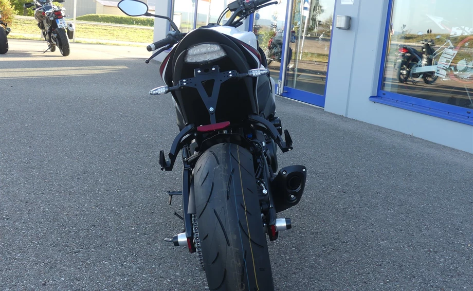 Umbgebautes Motorrad Suzuki GSX-S1000 Bild 7: Umbgebautes Motorrad Suzuki GSX-S1000