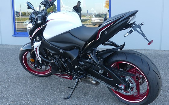 Umgebautes Motorrad Suzuki GSX-S1000 von Biker Stable GmbH & Co. KG - Bild 6 Umgebautes Motorrad Suzuki GSX-S1000 von Biker Stable GmbH & Co. KG - Bild 6