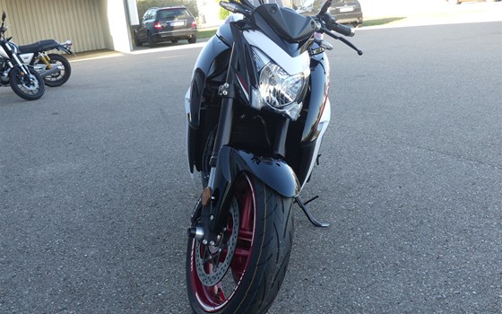 Umgebautes Motorrad Suzuki GSX-S1000 von Biker Stable GmbH & Co. KG - Bild 3 Umgebautes Motorrad Suzuki GSX-S1000 von Biker Stable GmbH & Co. KG - Bild 3