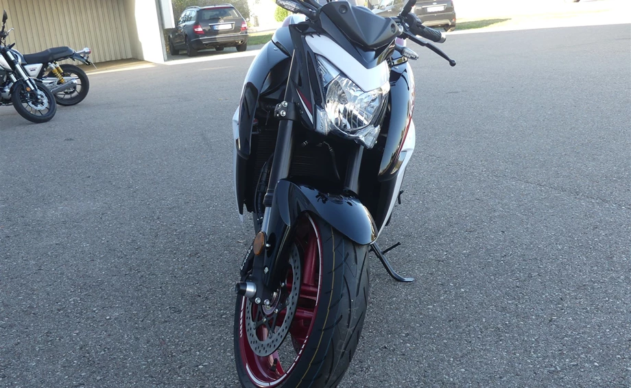 Umbgebautes Motorrad Suzuki GSX-S1000 Bild 3: Umbgebautes Motorrad Suzuki GSX-S1000