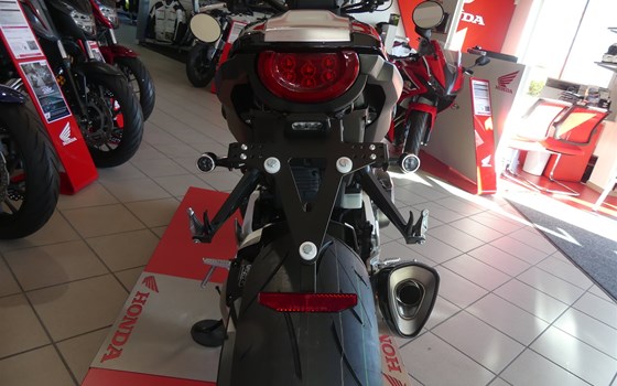 Umgebautes Motorrad Honda CB 1000 R von Biker Stable GmbH & Co. KG - Bild 16 Umgebautes Motorrad Honda CB 1000 R von Biker Stable GmbH & Co. KG - Bild 16