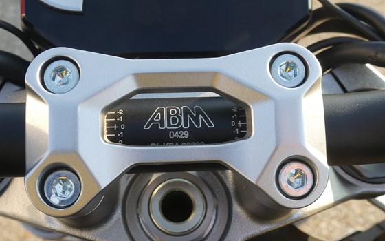 Umgebautes Motorrad Honda CB 1000 R von Biker Stable GmbH & Co. KG - Bild 7 Umgebautes Motorrad Honda CB 1000 R von Biker Stable GmbH & Co. KG - Bild 7