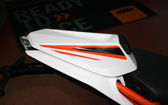 Umgebautes Motorrad KTM 125 Duke von Zweirad Waibel GmbH & Co. KG - Bild 5 Umgebautes Motorrad KTM 125 Duke von Zweirad Waibel GmbH & Co. KG - Bild 5