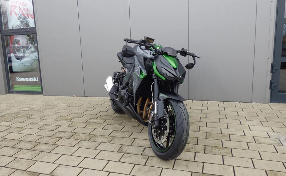 Umbgebautes Motorrad Kawasaki Z1000 R Bild 2: Umbgebautes Motorrad Kawasaki Z1000 R