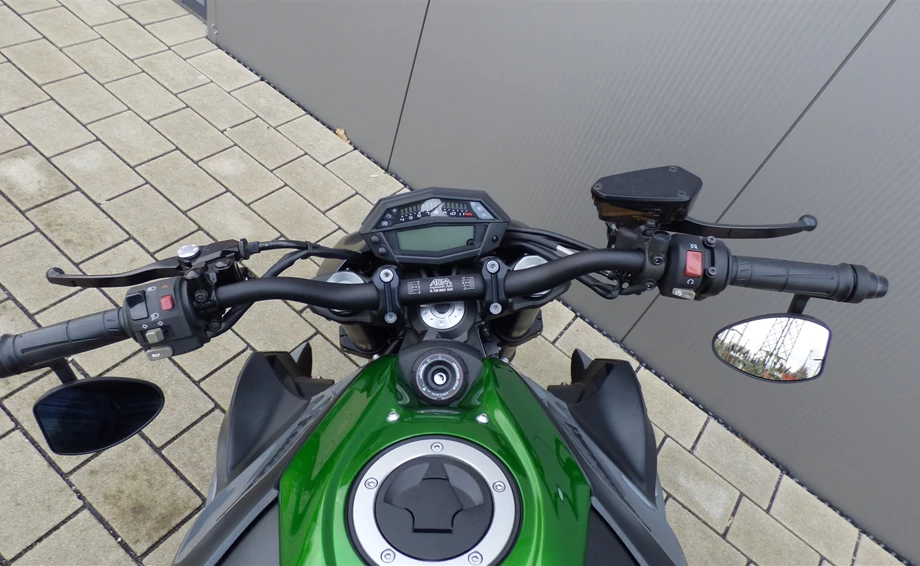 Umbgebautes Motorrad Kawasaki Z1000 R Bild 7: Umbgebautes Motorrad Kawasaki Z1000 R