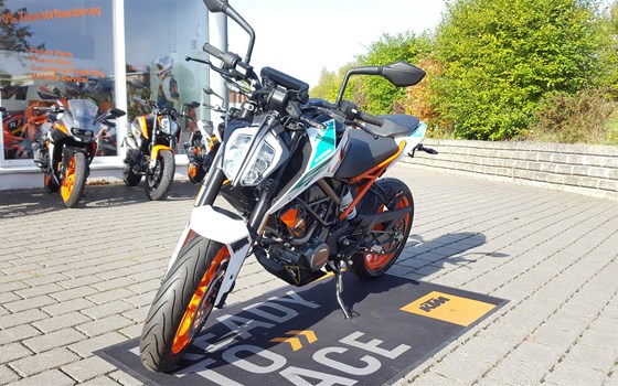 Umgebautes Motorrad KTM 125 Duke von Biker`s Point Fuchs GmbH & Co. KG - Bild 10 Umgebautes Motorrad KTM 125 Duke von Biker`s Point Fuchs GmbH & Co. KG - Bild 10