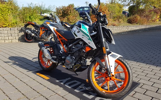 Umgebautes Motorrad KTM 125 Duke von Biker`s Point Fuchs GmbH & Co. KG - Bild 4 Umgebautes Motorrad KTM 125 Duke von Biker`s Point Fuchs GmbH & Co. KG - Bild 4